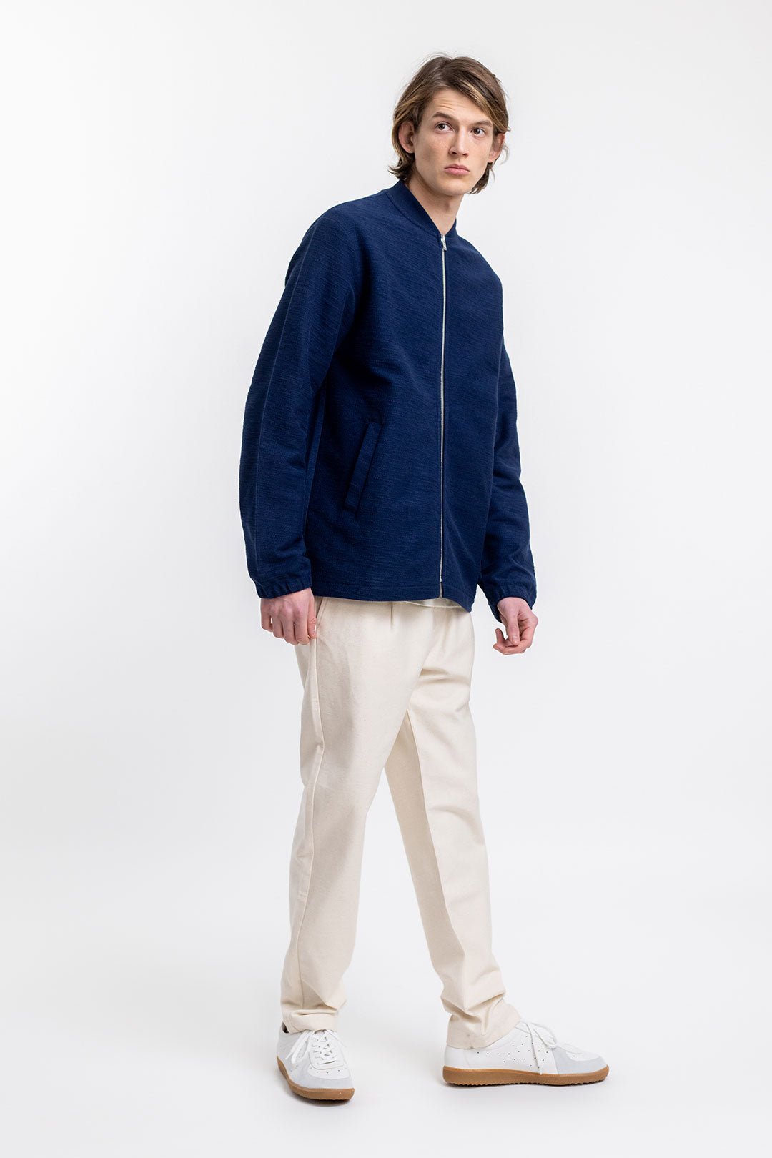 Dark blue bomber jacket made from 100% organic cotton from Rotholz