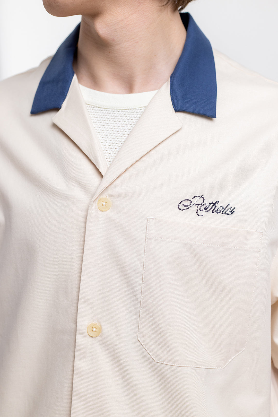 White, short-sleeved bowling shirt made from 100% organic cotton from Rotholz