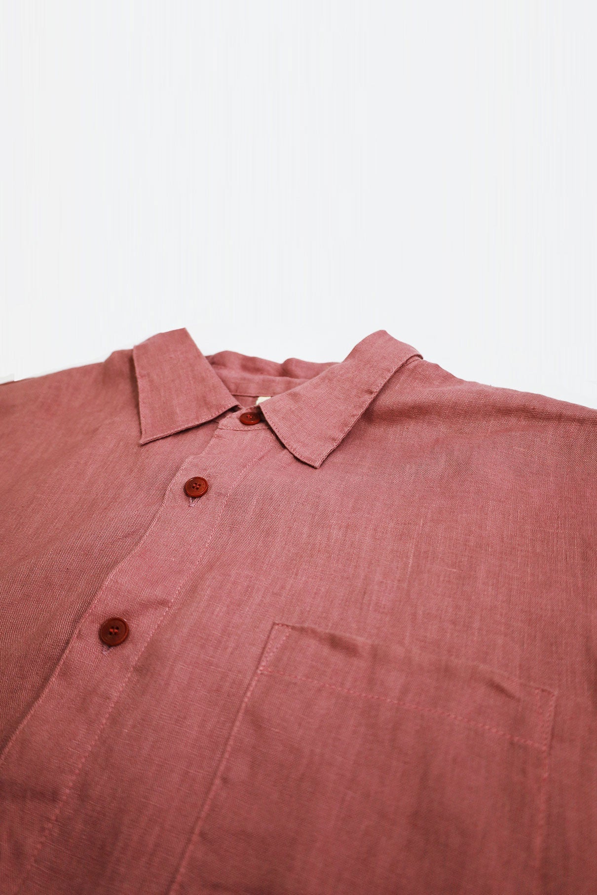 Pink, short-sleeved shirt SEB made from organic linen by Komodo