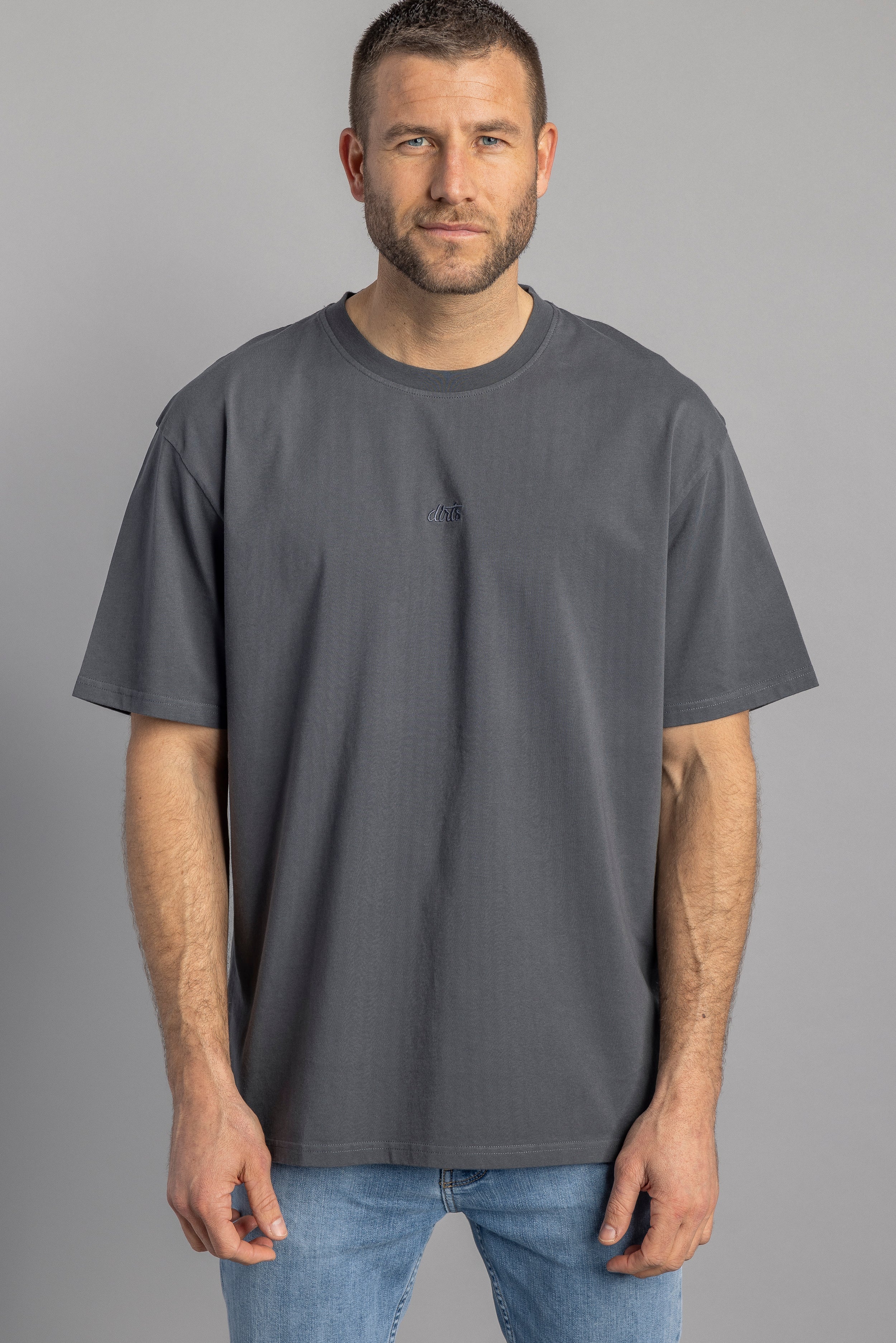 Graues Oversized T-Shirt Logo aus 100% Bio-Baumwolle von DIRTS