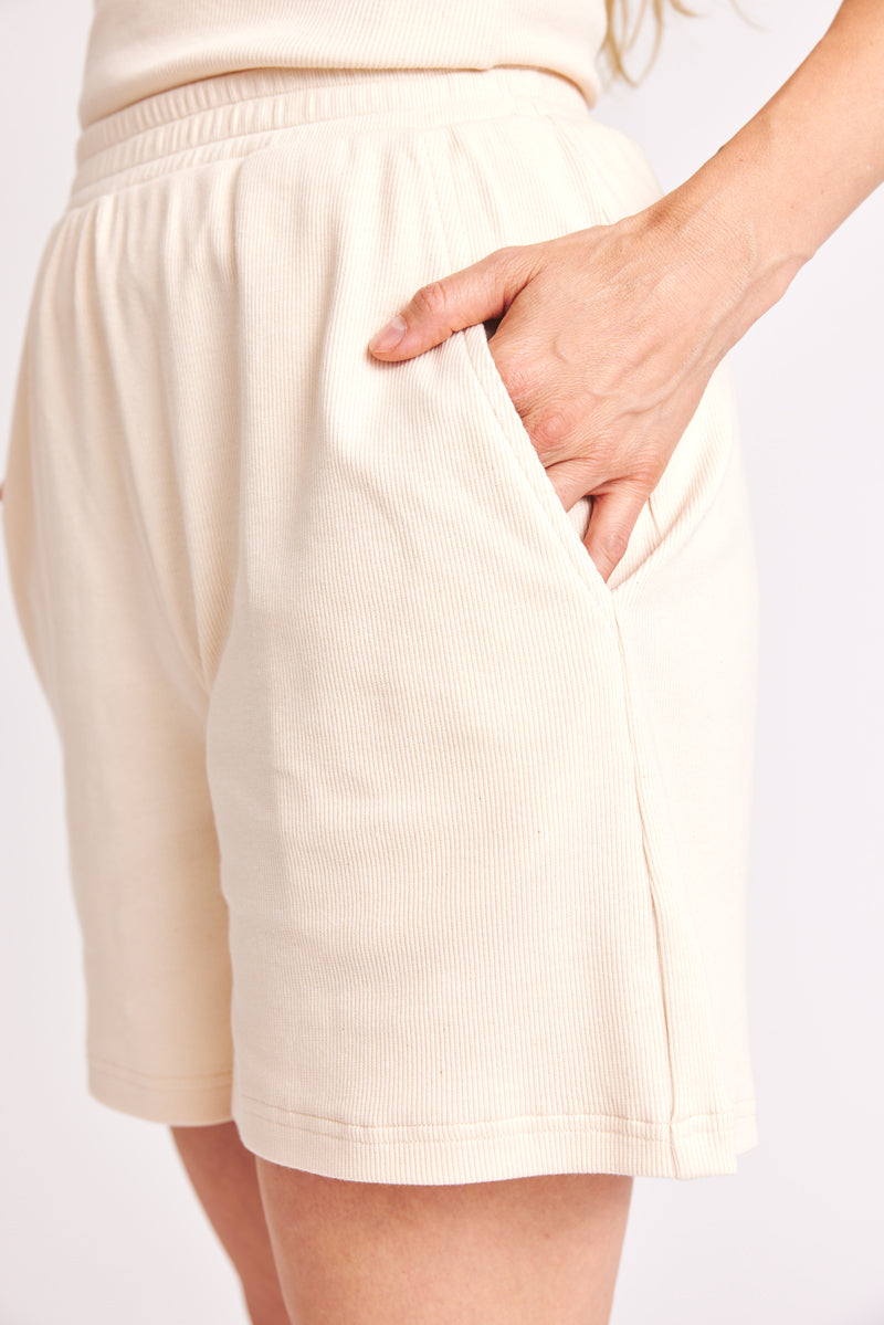 Natural-colored Betti shorts made of organic cotton from Baige the Label