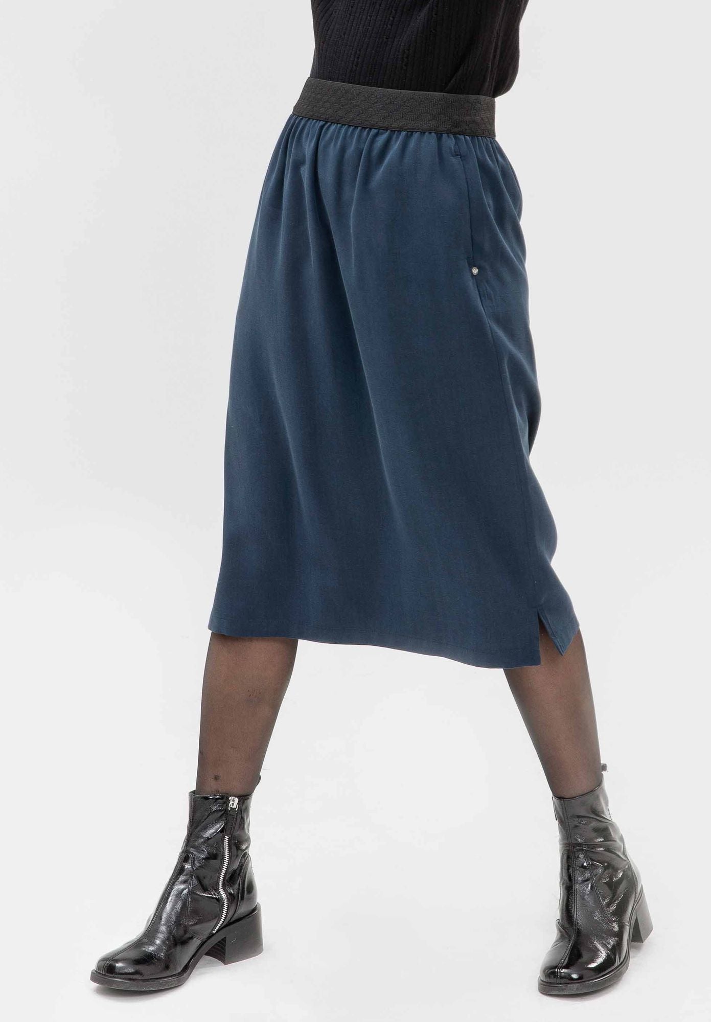 Skirt HIMANKA in gray blue by LOVJOI made of TENCEL™