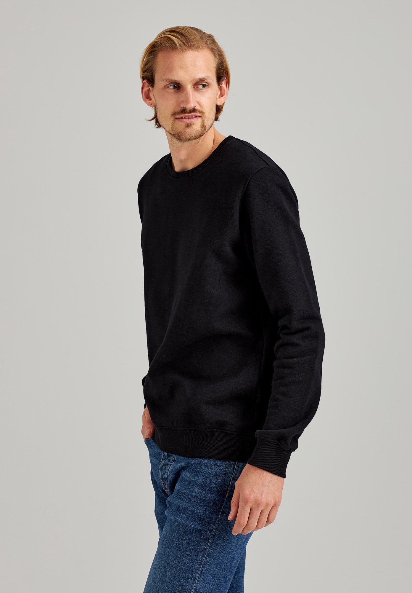 Black sweater TT1029 made of 100% organic cotton from Thokkthokk Sweater