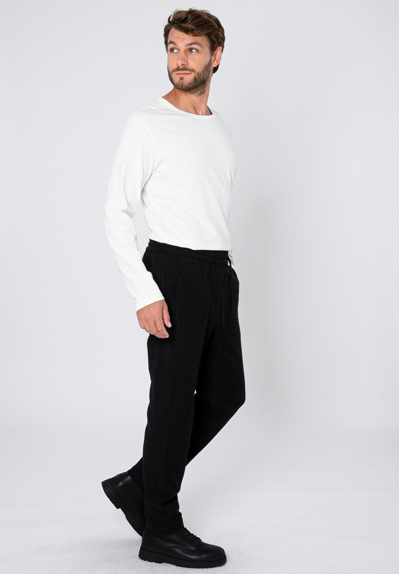 Pantalon noir TT82 en coton biologique de Thokkthokk