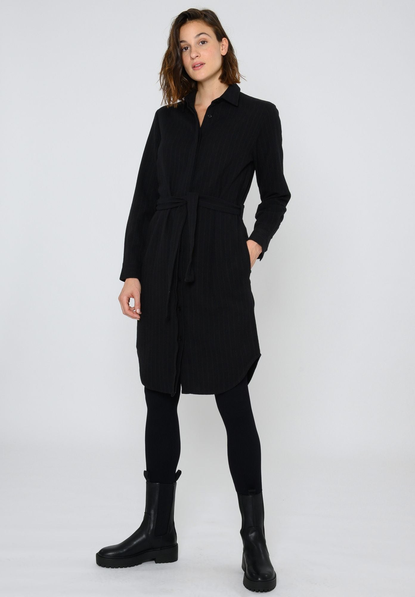 Schwarzes Kleid TT83 aus Bio-Baumwolle von Thokkthokk