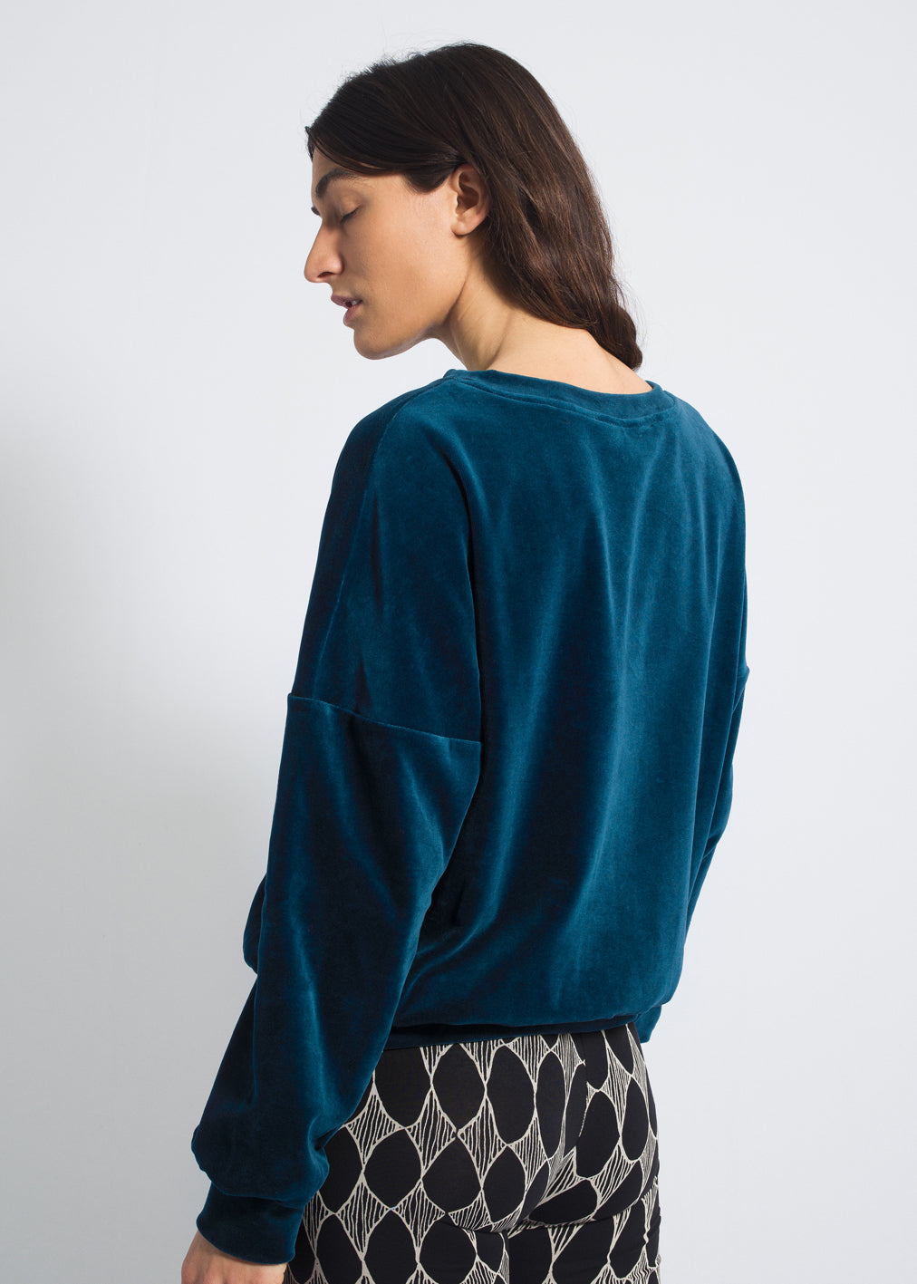 Velvet sweater in dark blue