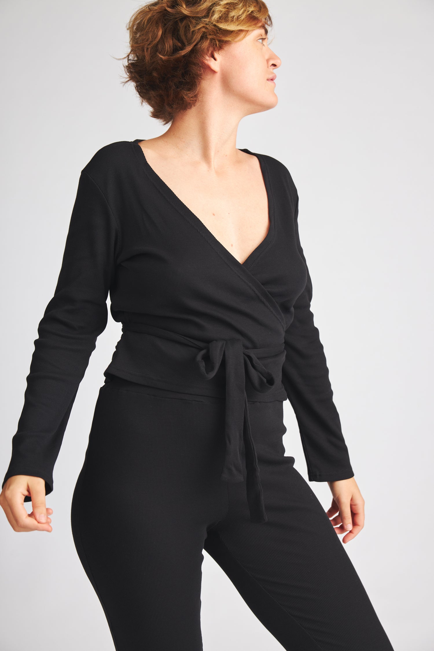 Black Bahar wrap shirt made of organic cotton from Baige the Label