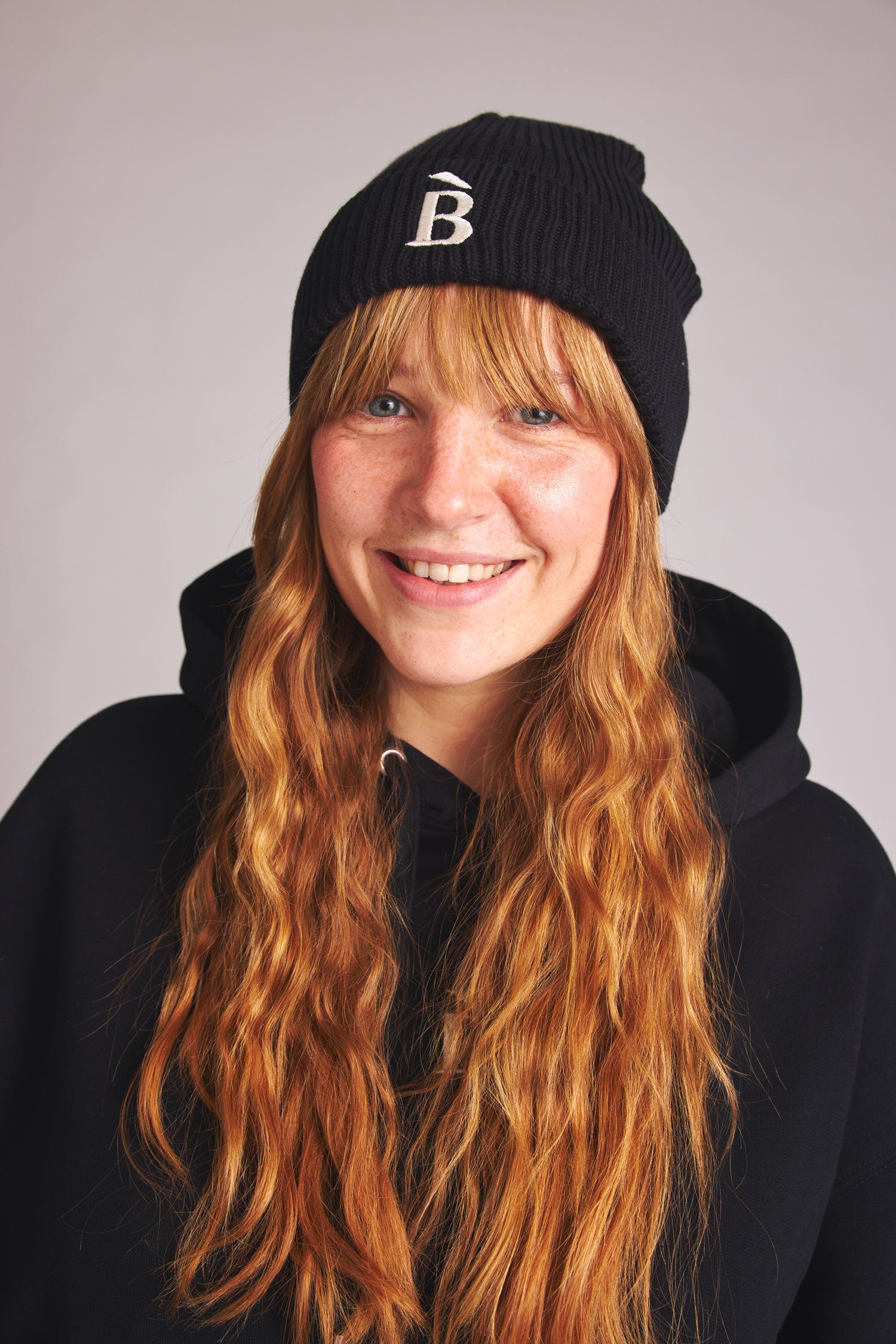 Black B-Stick beanie made of organic cotton from Baige the Label