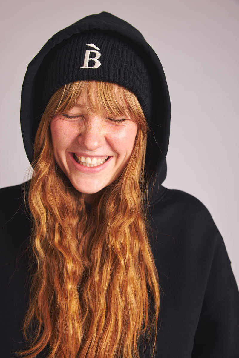 Black B-Stick beanie made of organic cotton from Baige the Label