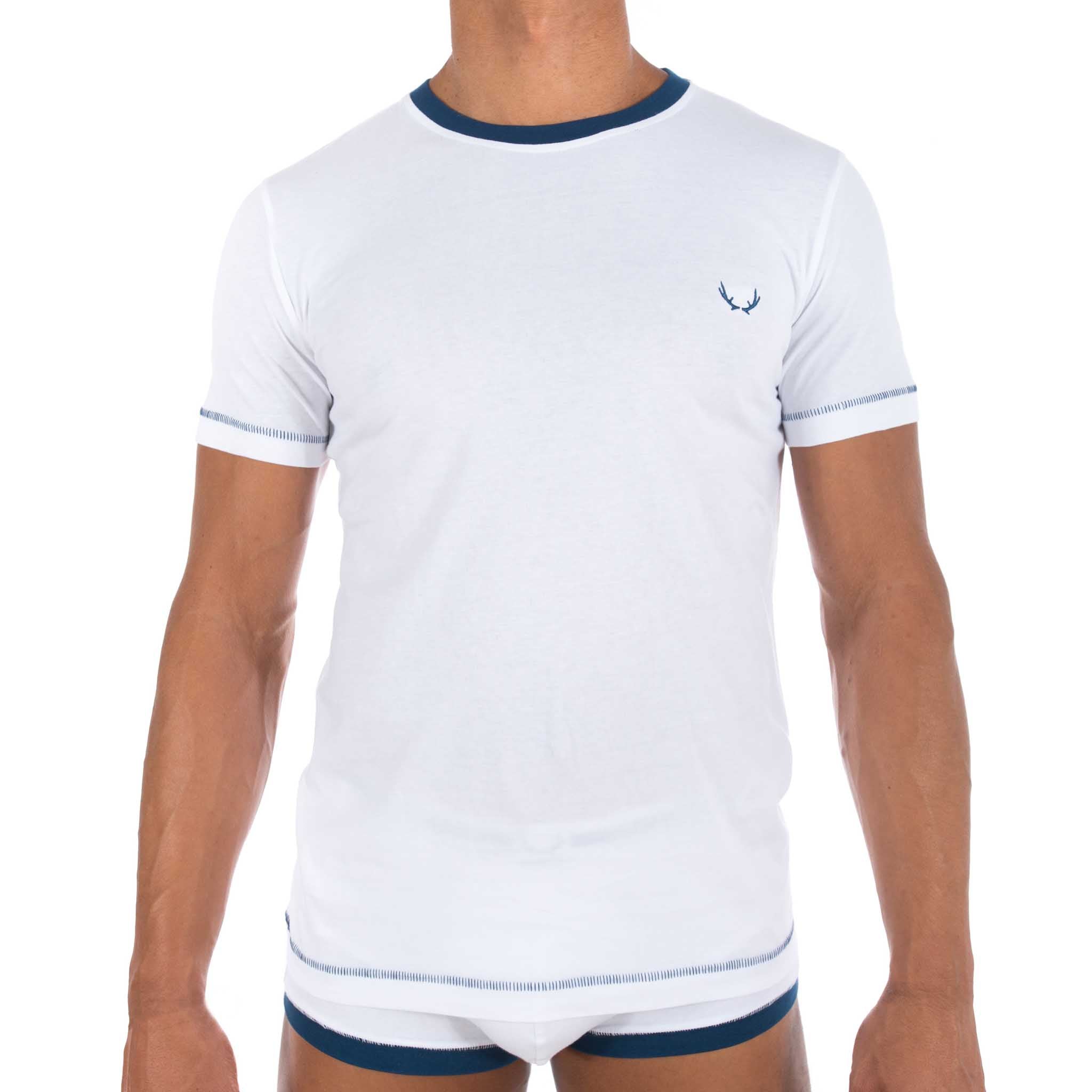 White crew-neck T-shirt made of organic cotton from Bluebuck