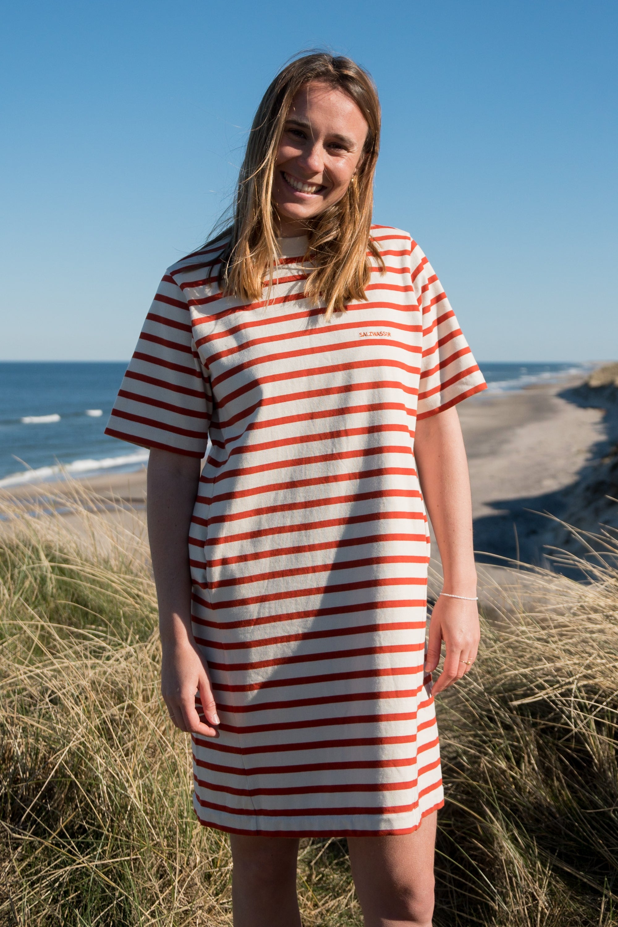 Robe t-shirt Sol Orange-Striped en coton biologique de Salzwasser