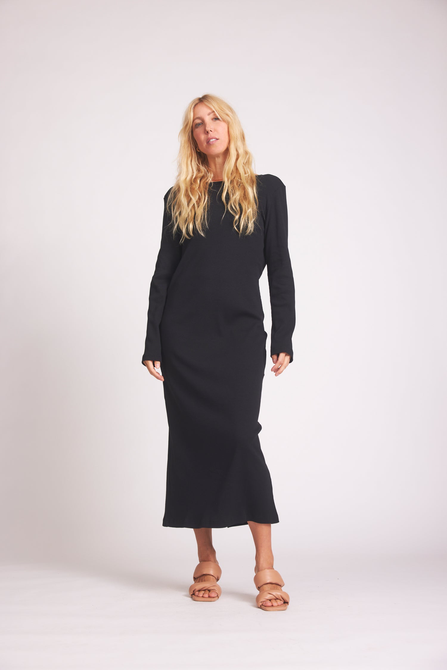 Black Bina dress made of organic cotton from Baige the Label