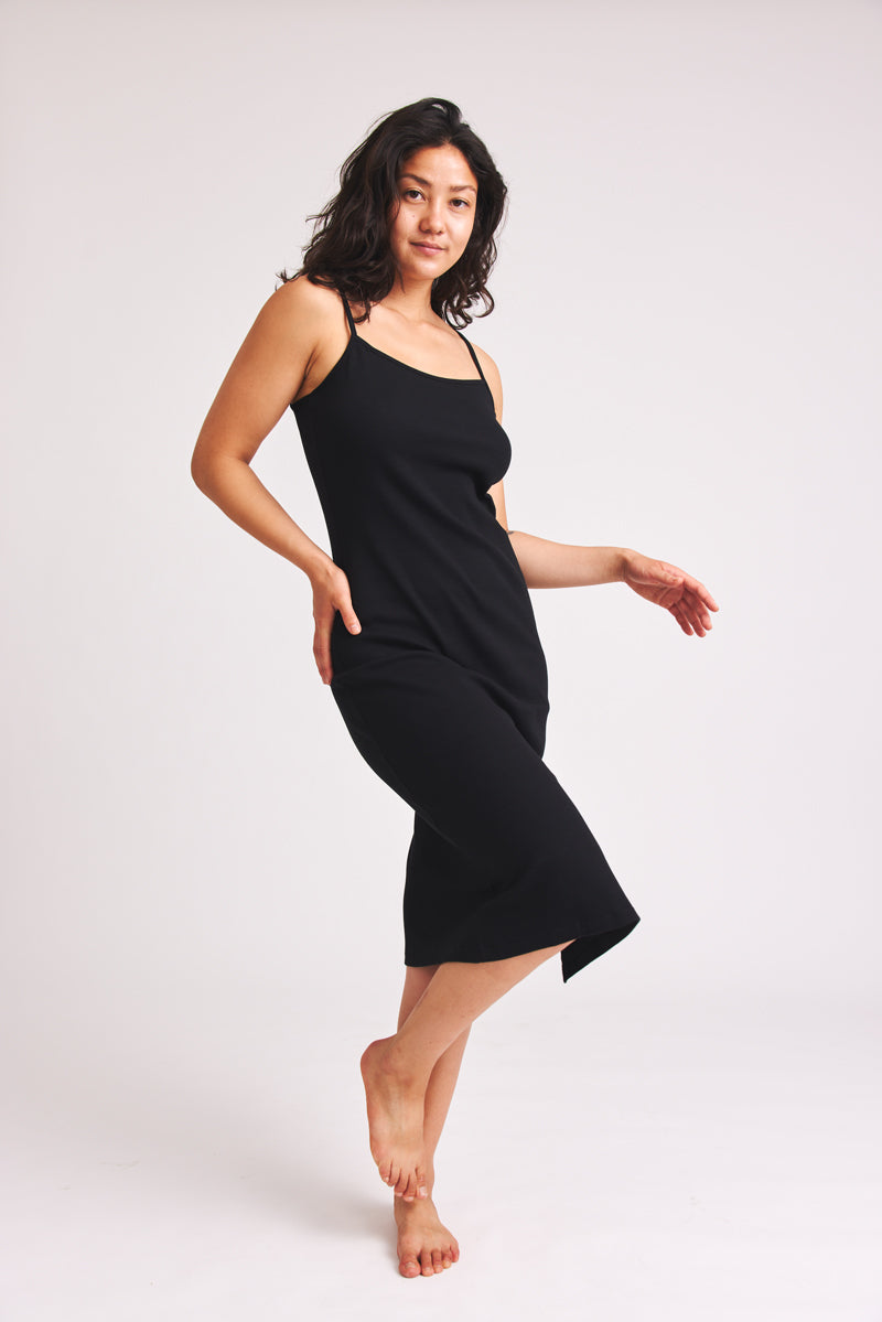 Black Bonnie dress made of organic cotton from Baige the Label