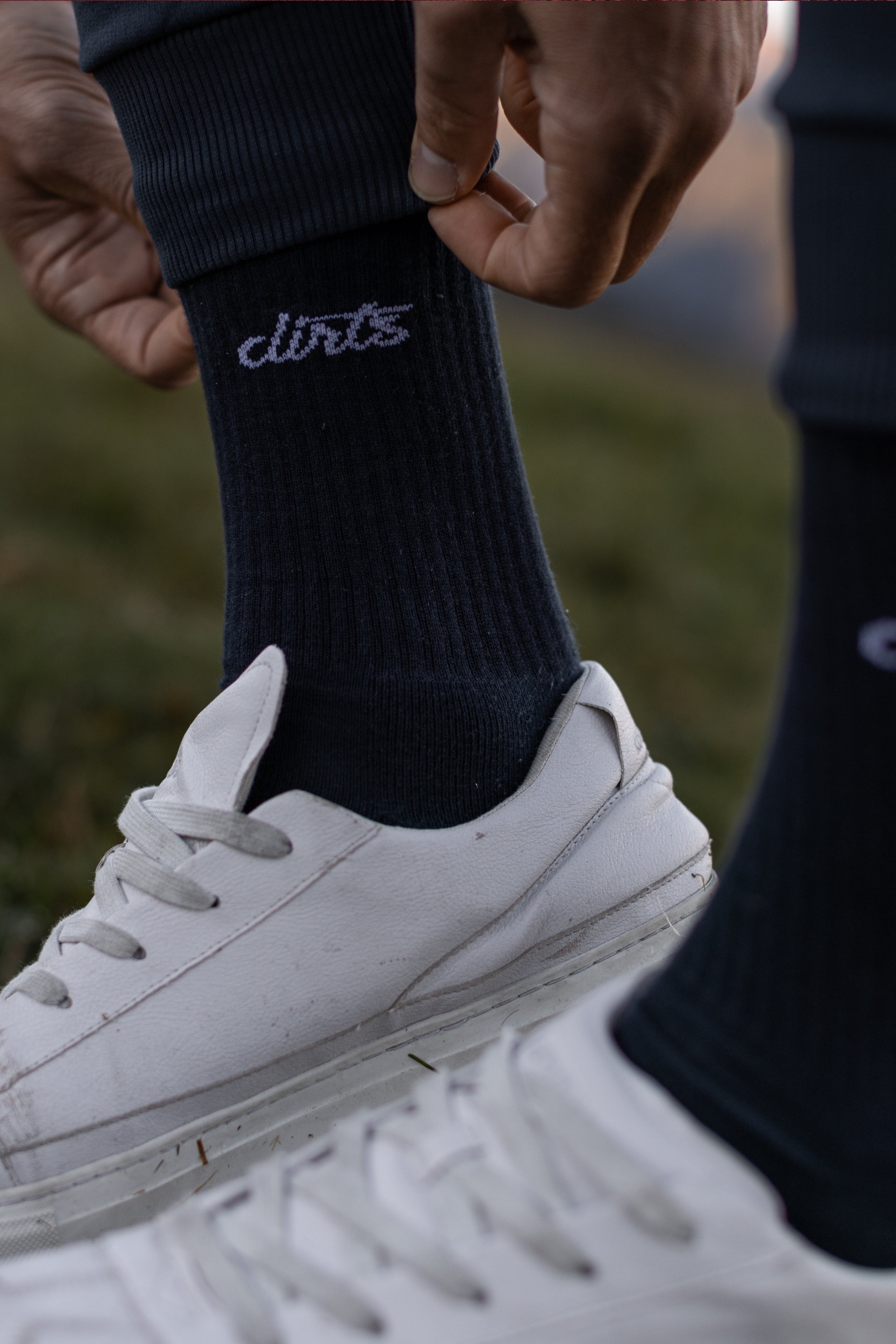 Dunkel-blaue Socken Classic Logo aus Bio-Baumwolle von DIRTS