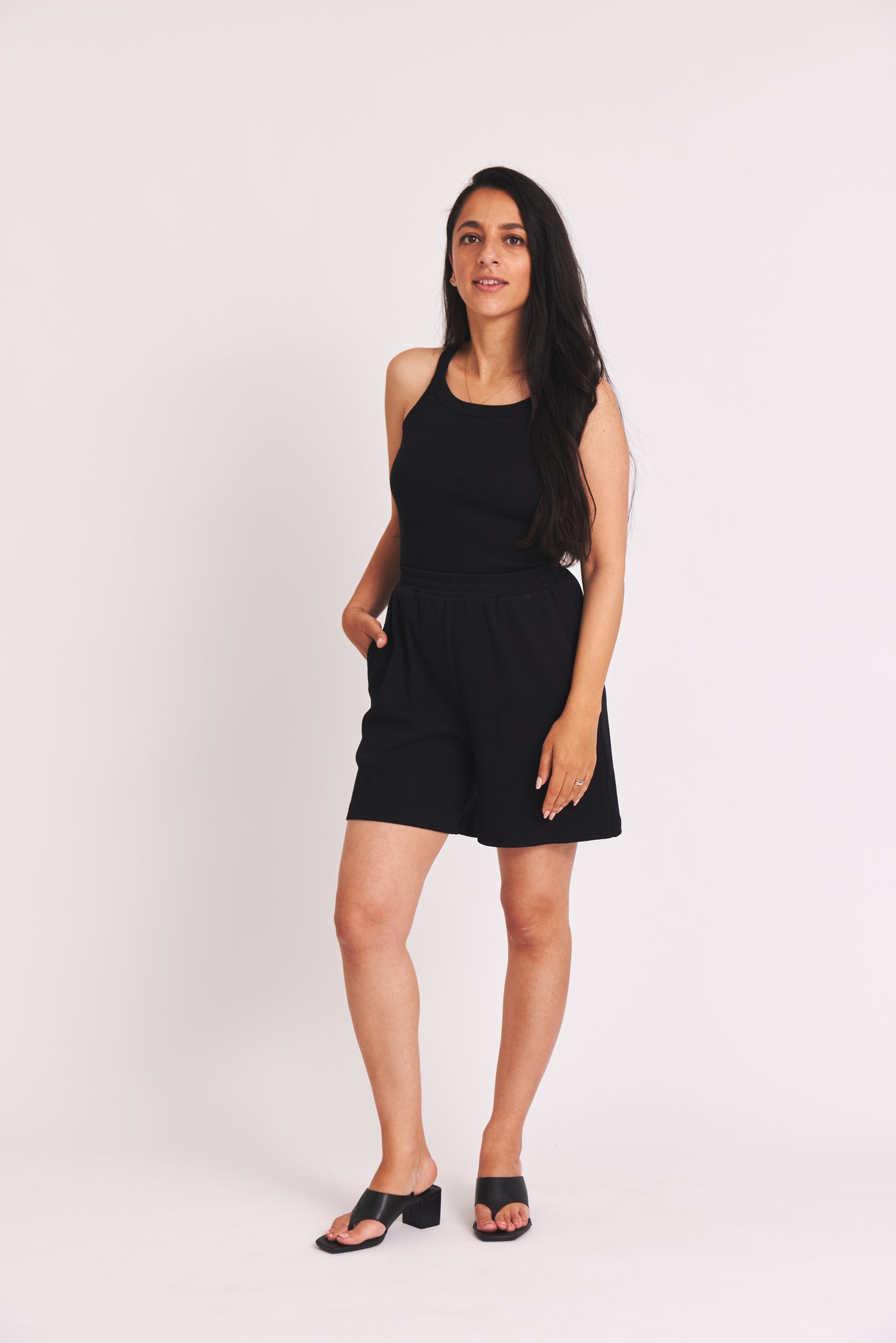 Black Betti shorts made of organic cotton from Baige the Label