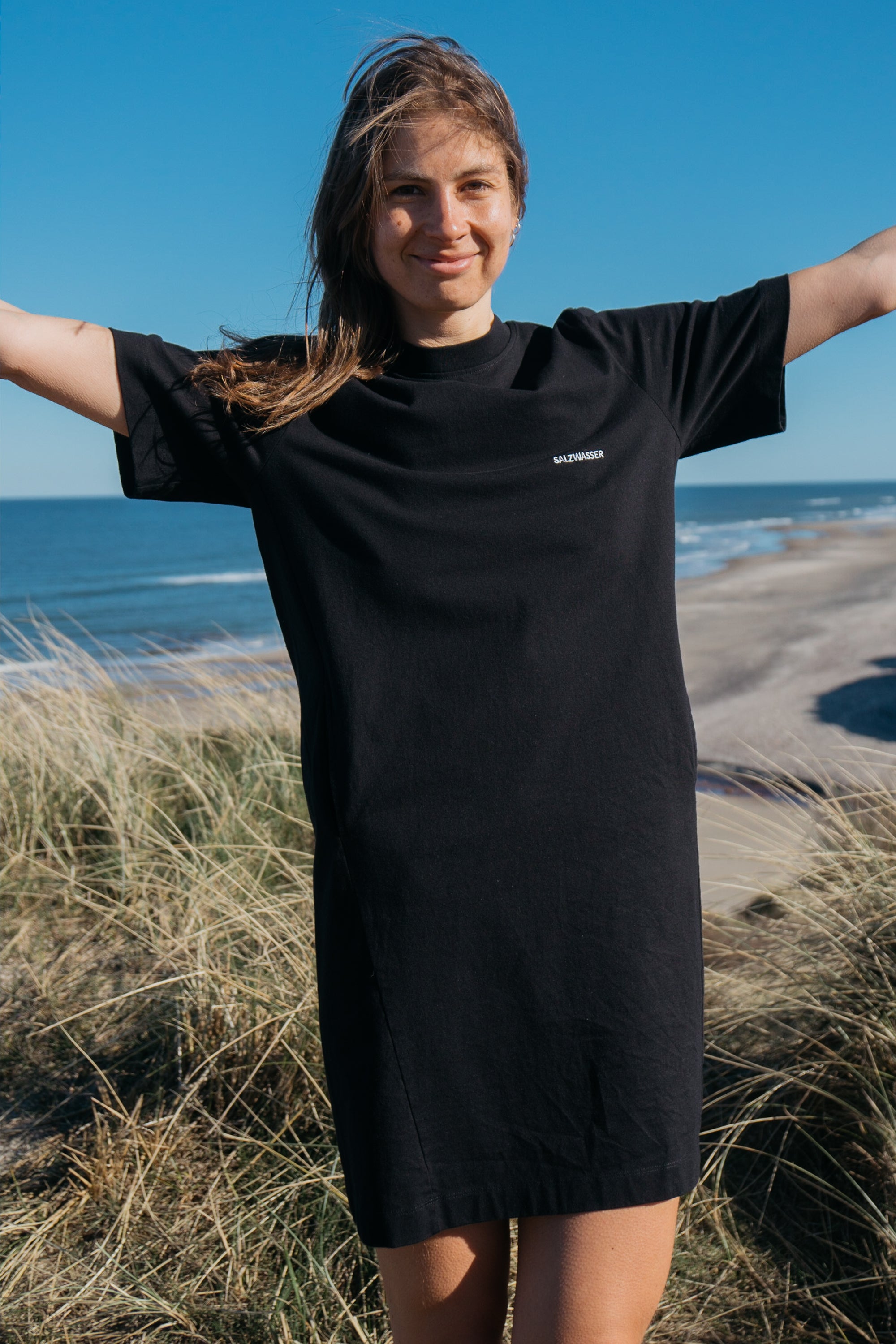 T-shirt dress Sol Black made of organic cotton from Salzwasser