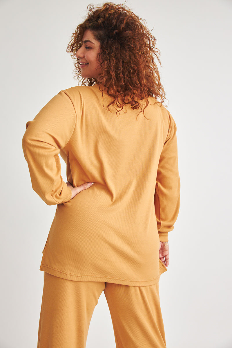 Yellow Bex sweatshirt made of organic cotton from Baige the Label