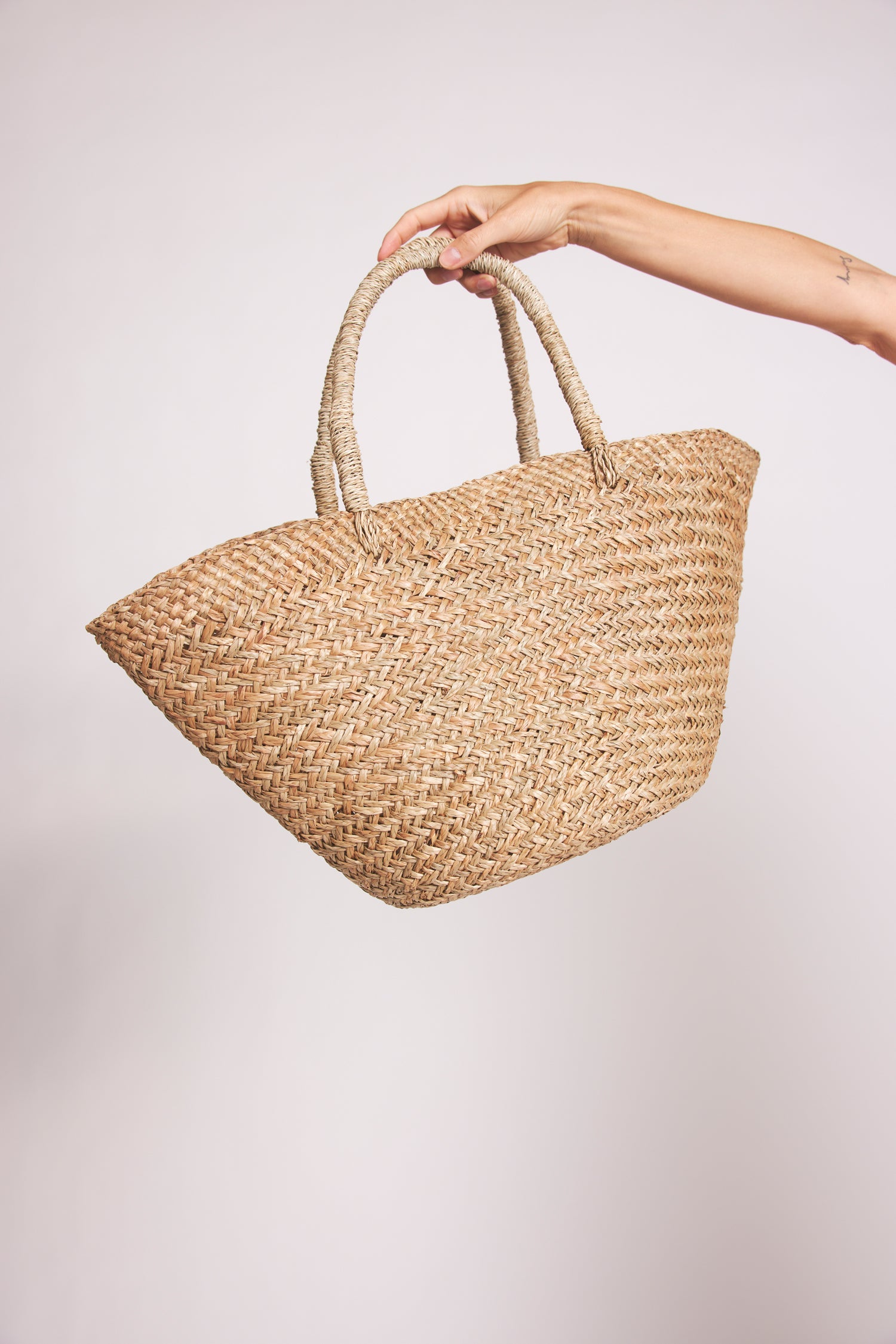 Cate bag made of 100% raffia by Baige the Label