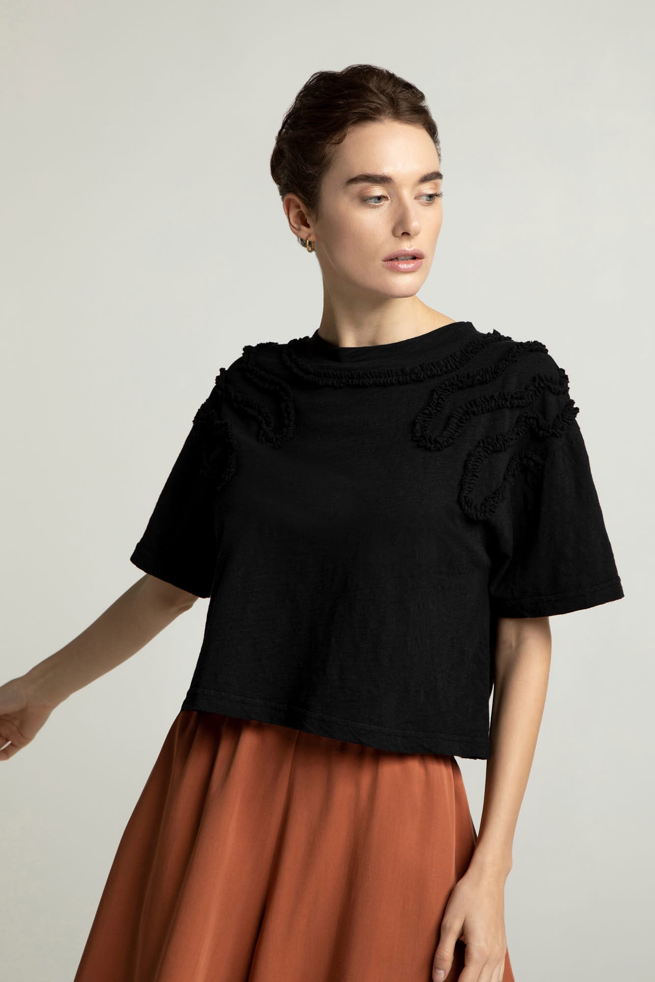 T-shirt MEXINE in black from LOVJOI made of organic cotton